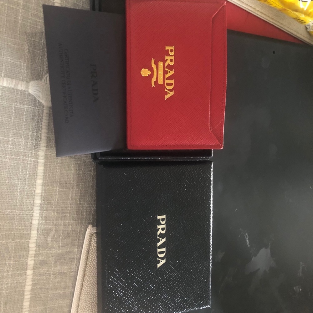 Prada cardholder ❤️